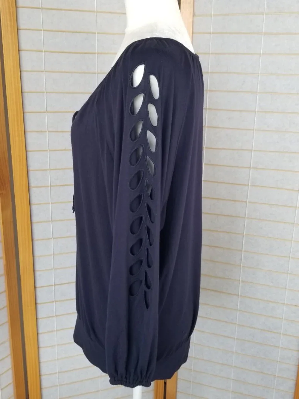 Patriotic Carmen Marc Valvo Navy Blue Tunic Top Size Large Sleeve Cutouts Boho - Picture 4 of 11